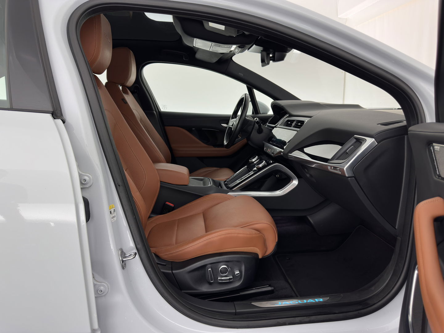 Jaguar I-PACE EV400 HSE 90 kWh {SOH-87%} Aut. *PANO | LUXURY-LEATHER | FULL-LED | MEMORY-PACK | MERIDIAN-AUDIO | DIGI-COCKPIT | KEYLESS | NAVI-FULLMAP | ECC | HEATED-COMFORTSEATS | PDC | HEAD-UP | CAMERA | CRUISE | LANE-ASSIST | 20'