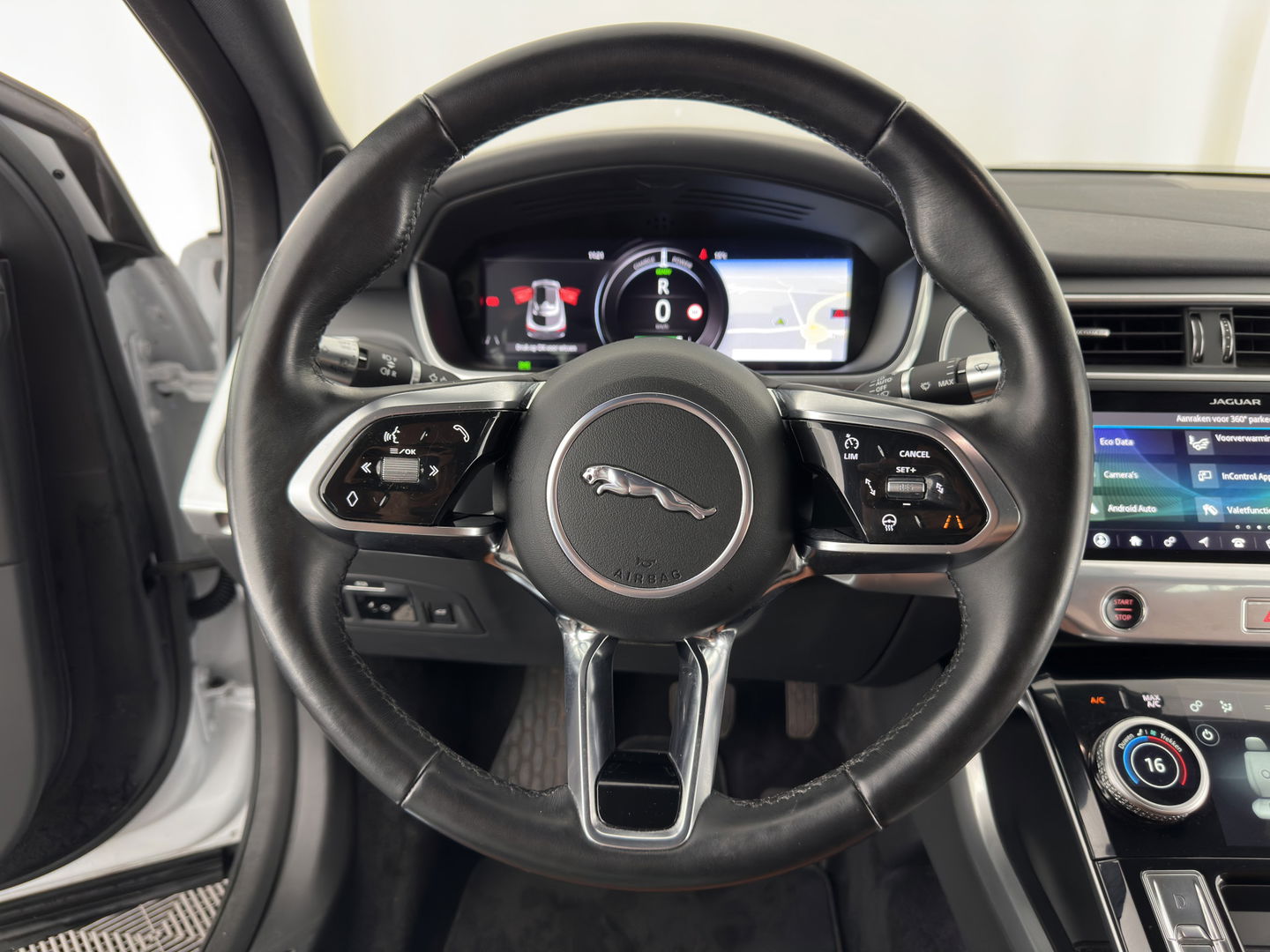 Jaguar I-PACE EV400 HSE 90 kWh {SOH-87%} Aut. *PANO | LUXURY-LEATHER | FULL-LED | MEMORY-PACK | MERIDIAN-AUDIO | DIGI-COCKPIT | KEYLESS | NAVI-FULLMAP | ECC | HEATED-COMFORTSEATS | PDC | HEAD-UP | CAMERA | CRUISE | LANE-ASSIST | 20'