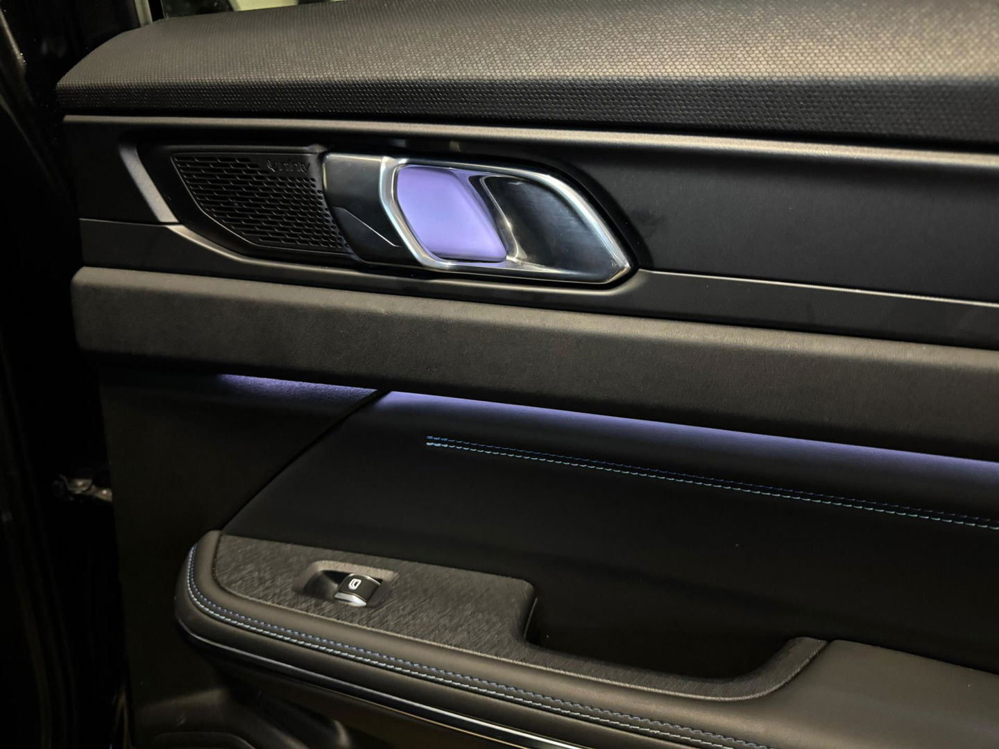 Lynk & Co 01 1.5 PANO KEYLESS CAM