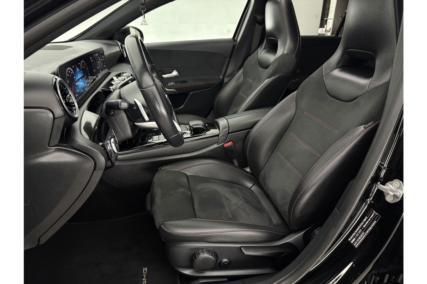 Mercedes-Benz A-Klasse 180 AMG | NAP |  Pano | Virtual | Camera | LED | Navigatie | Stoelverwarming