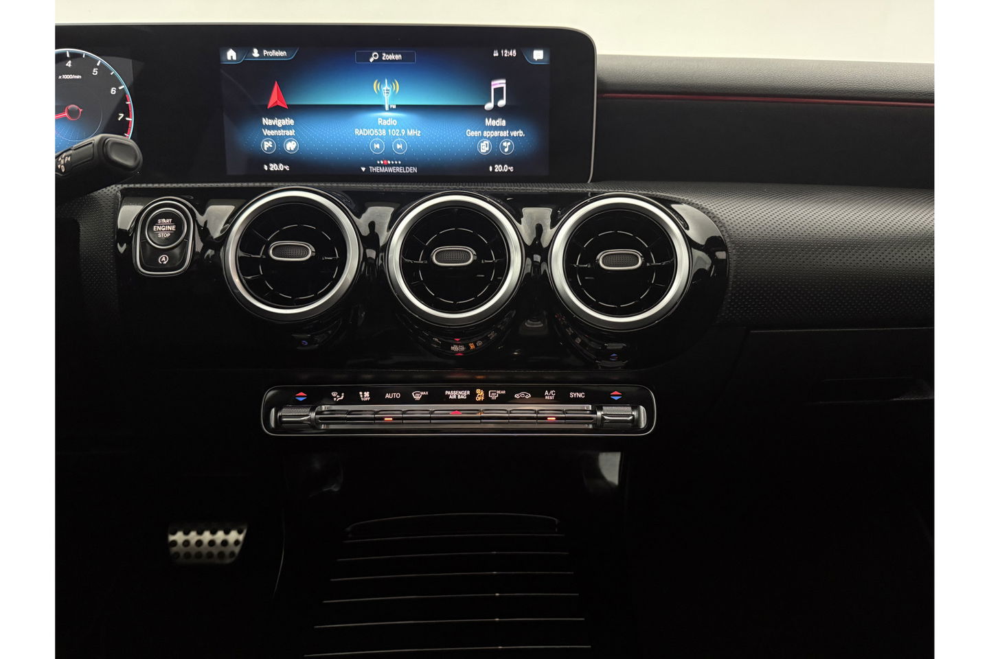 Mercedes-Benz A-Klasse 180 AMG | NAP |  Pano | Virtual | Camera | LED | Navigatie | Stoelverwarming