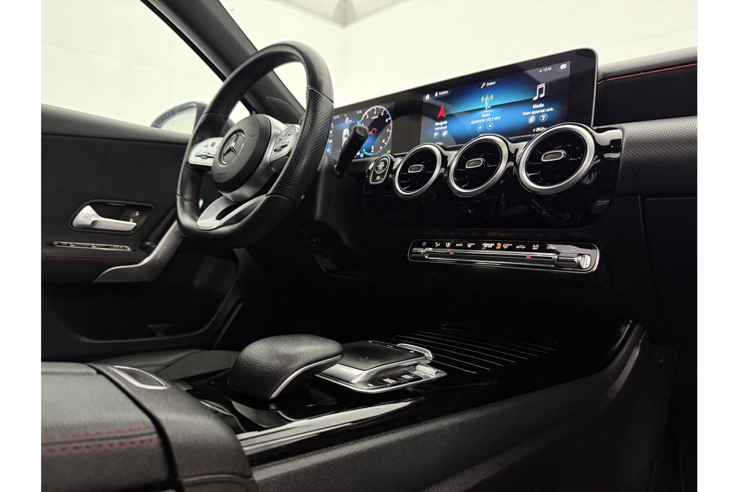Mercedes-Benz A-Klasse 180 AMG | NAP |  Pano | Virtual | Camera | LED | Navigatie | Stoelverwarming