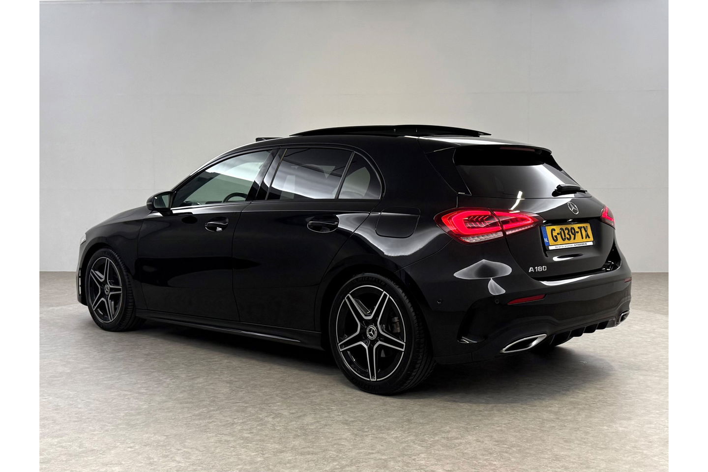 Mercedes-Benz A-Klasse 180 AMG | NAP |  Pano | Virtual | Camera | LED | Navigatie | Stoelverwarming