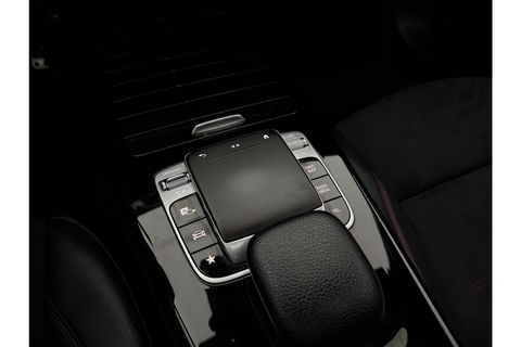 Mercedes-Benz A-Klasse 180 AMG | NAP | Pano | Virtual | Camera | LED | Navigatie | Stoelverwarming