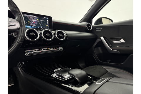 Mercedes-Benz A-Klasse 180 AMG | NAP |  Pano | Virtual | Camera | LED | Navigatie | Stoelverwarming