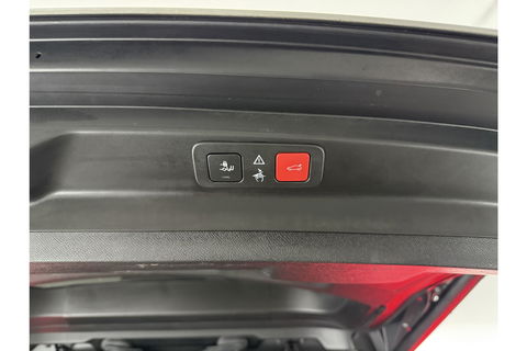 Peugeot 5008 1.2 PureTech Avantage | 7-zits | Pano | 360° | Sfeerverl. | Trekhaak | Carplay | LED | NAP
