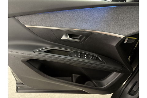 Peugeot 5008 1.2 PureTech Avantage | 7-zits | Pano | 360° | Sfeerverl. | Trekhaak | Carplay | LED | NAP