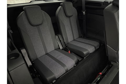 Peugeot 5008 1.2 PureTech Avantage | 7-zits | Pano | 360° | Sfeerverl. | Trekhaak | Carplay | LED | NAP