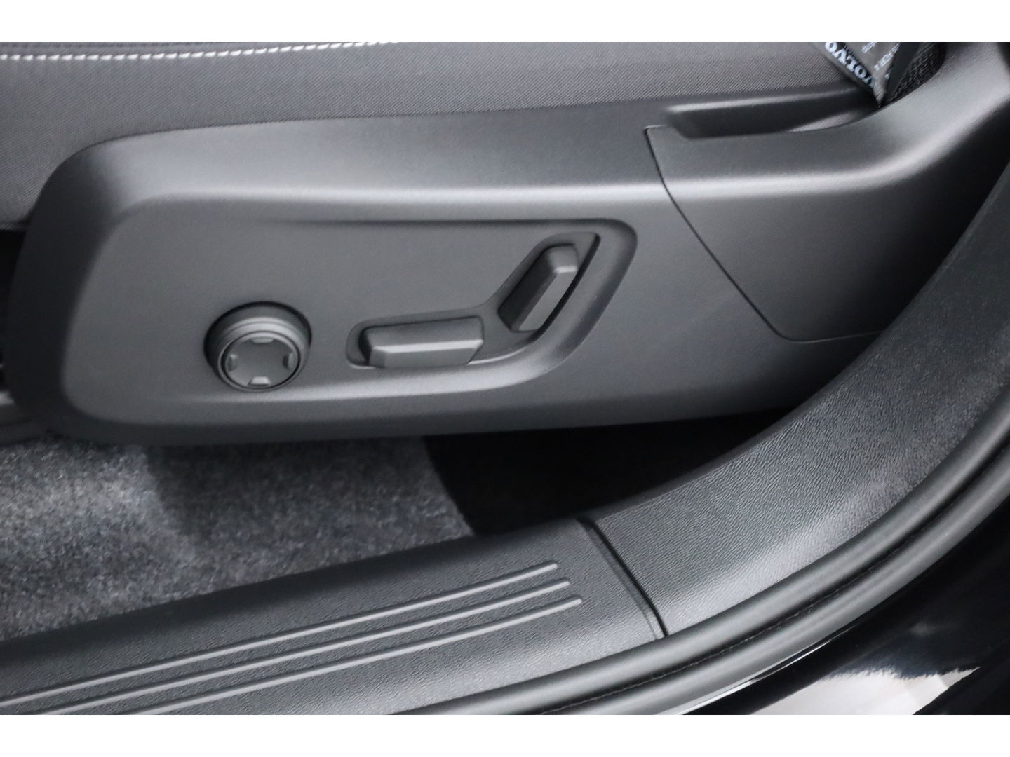 Volvo XC40 B3 Plus Black Edition | Adapt. Cruise | Harman Kardon | 360cam | Pixel LED | Stoel- Stuurverw. | 20''