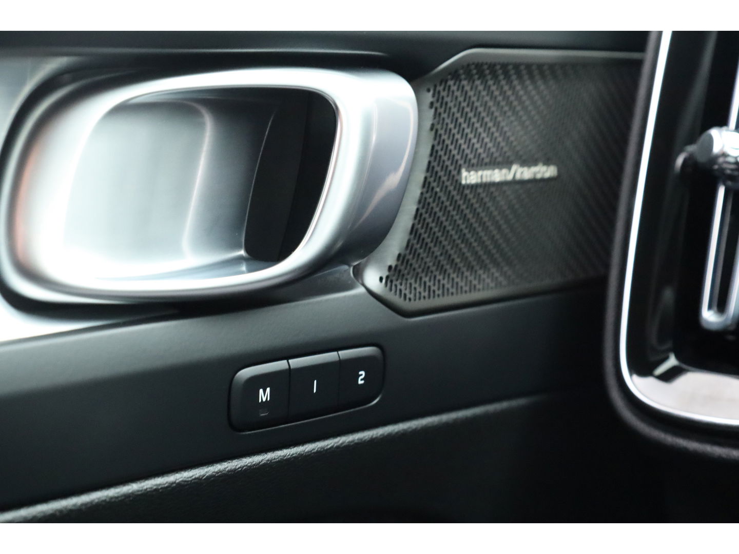 Volvo XC40 B3 Plus Black Edition | Adapt. Cruise | Harman Kardon | 360cam | Pixel LED | Stoel- Stuurverw. | 20''