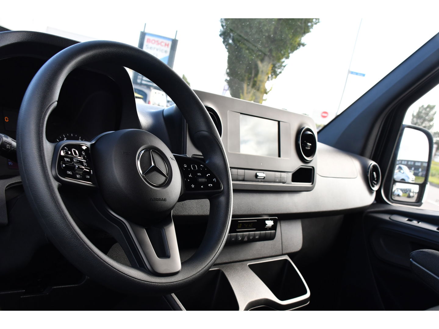 Mercedes-Benz Sprinter 315 1.9 CDI L2H1 FWD Black Edition DEMO! Cruise, Carplay, multimedia, Automaat, 150pk, 3 Zits, Uniek!