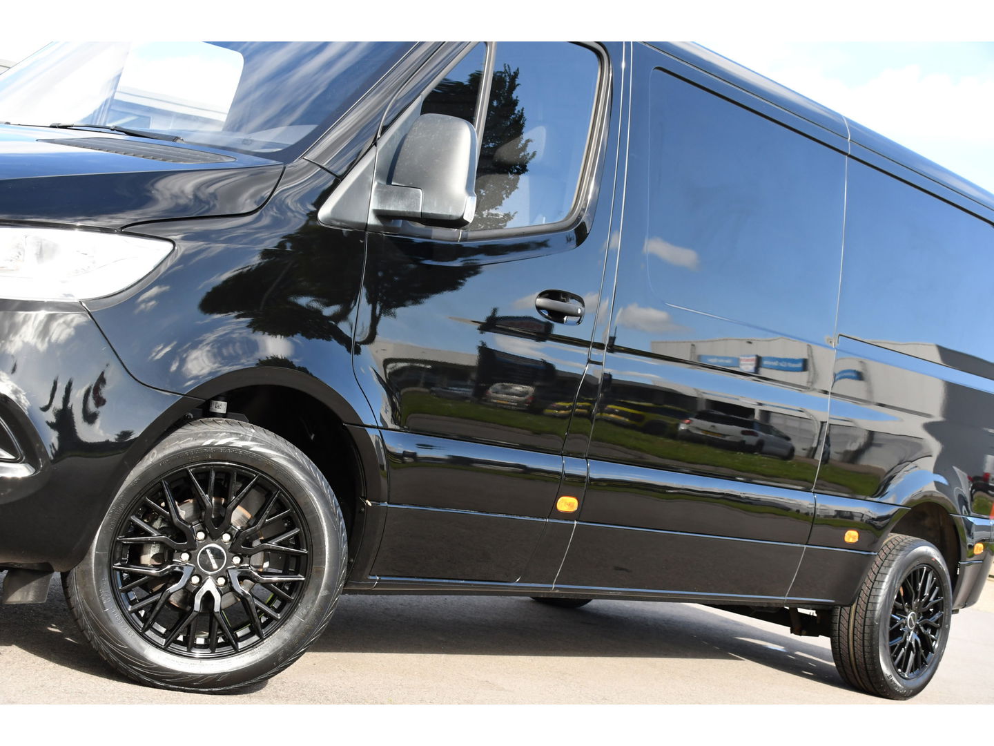 Mercedes-Benz Sprinter 315 1.9 CDI L2H1 FWD Black Edition DEMO! Cruise, Carplay, multimedia, Automaat, 150pk, 3 Zits, Uniek!