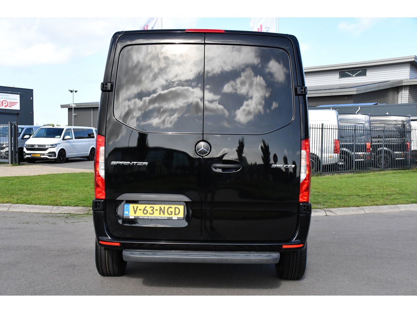 Mercedes-Benz Sprinter 315 1.9 CDI L2H1 FWD Black Edition DEMO! Cruise, Carplay, multimedia, Automaat, 150pk, 3 Zits, Uniek!