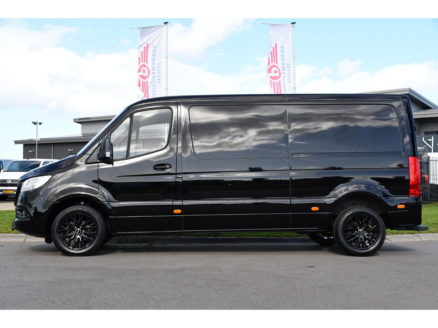 Mercedes-Benz Sprinter 315 1.9 CDI L2H1 FWD Black Edition DEMO! Cruise, Carplay, multimedia, Automaat, 150pk, 3 Zits, Uniek!