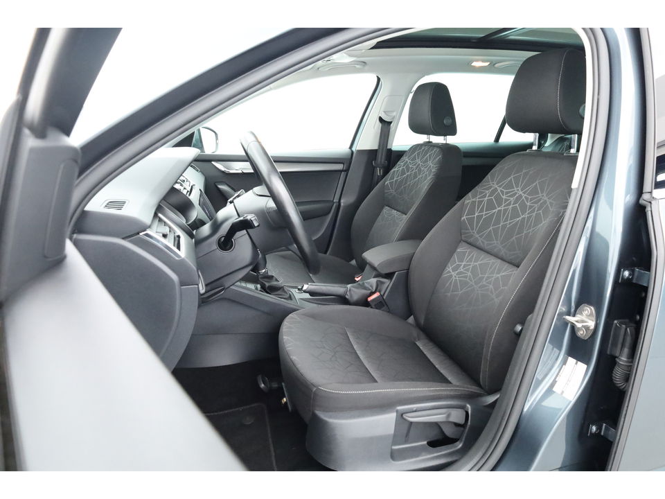 Škoda Octavia Combi 1.5 TSI Greentech Business DSG | Pano | Keyless | Navi | Apple Carplay | Camera | Trekhaak