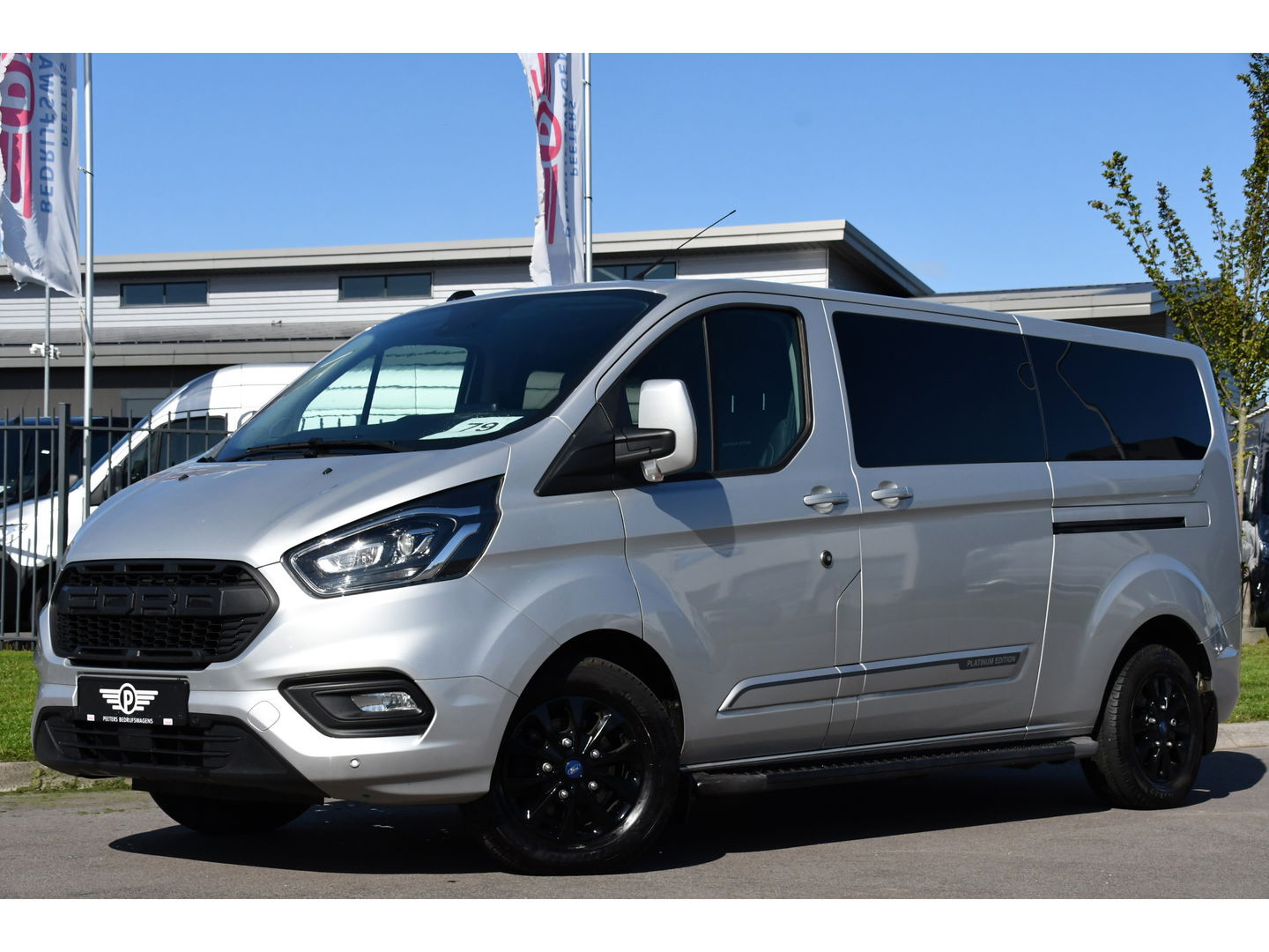 Ford Transit Custom 320 2.0 TDCI L2H1 Platinum Edition DC MARGE! Camera, Cruise, Carplay, 130pk, Automaat, Leder, LED, Multimedia, Stoelverwarming, Uniek!