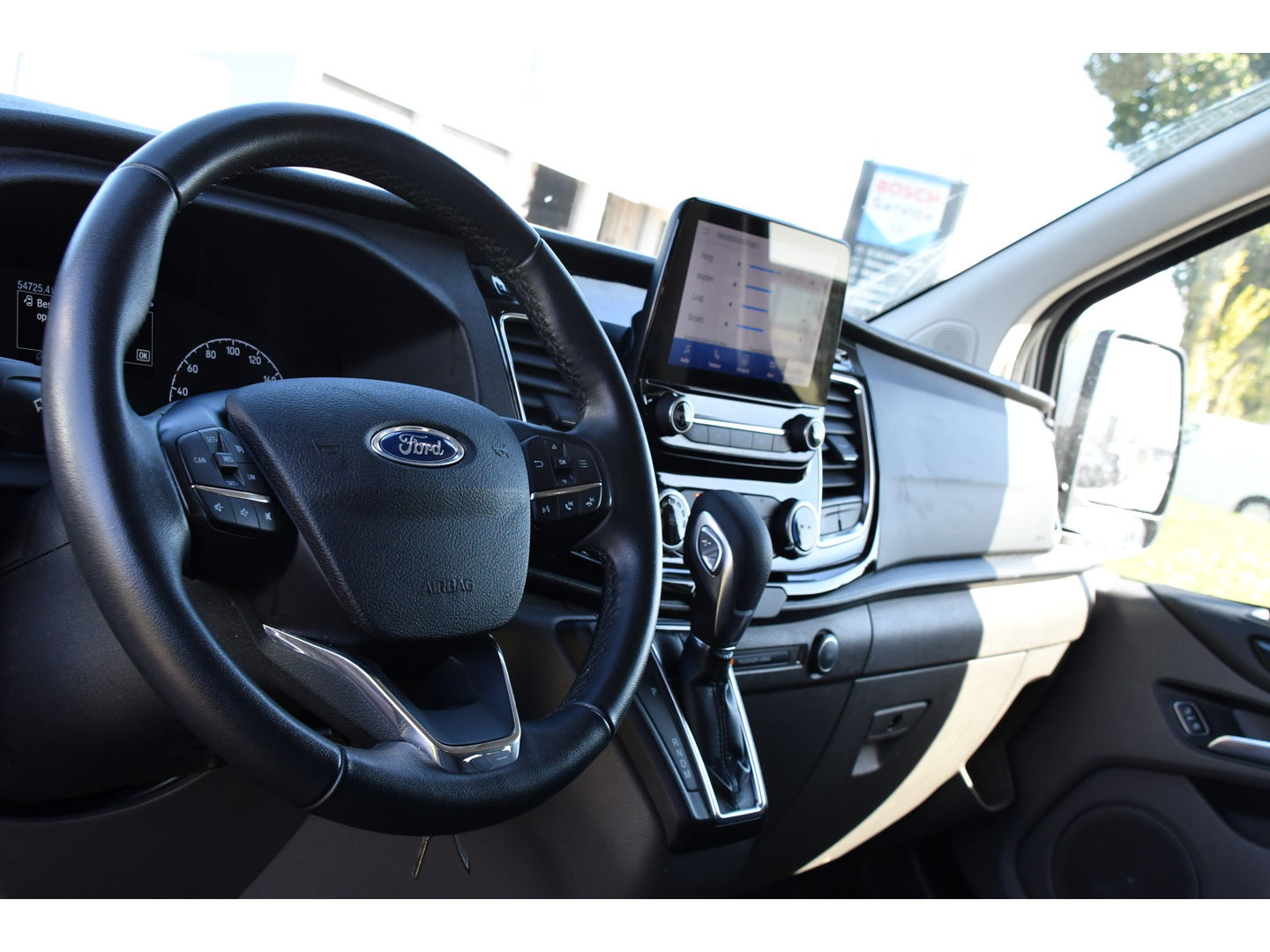 Ford Transit Custom 320 2.0 TDCI L2H1 Platinum Edition DC MARGE! Camera, Cruise, Carplay, 130pk, Automaat, Leder, LED, Multimedia, Stoelverwarming, Uniek!