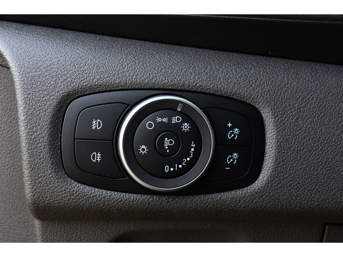 Ford Transit Custom 320 2.0 TDCI L2H1 Platinum Edition DC MARGE! Camera, Cruise, Carplay, 130pk, Automaat, Leder, LED, Multimedia, Stoelverwarming, Uniek!