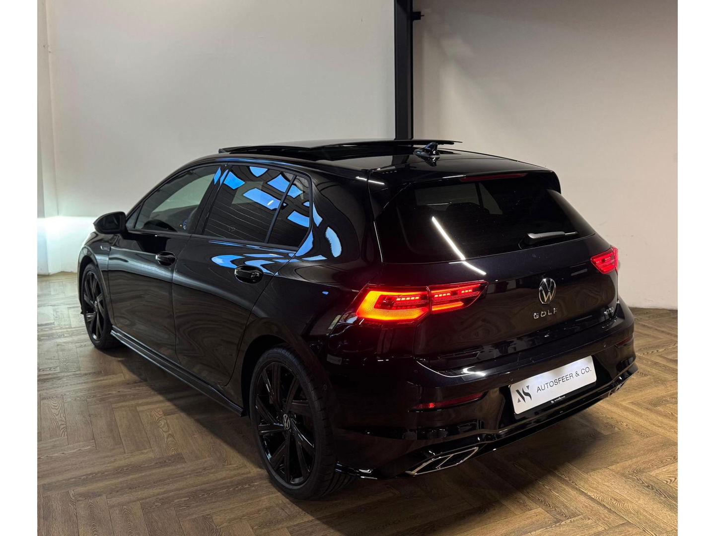 Volkswagen Golf 1.5 eTSI R-Line PANO KEYLESS