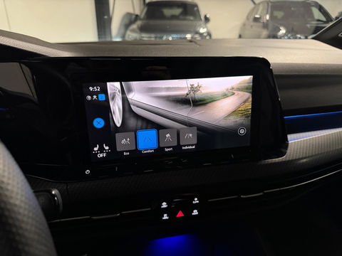 Volkswagen Golf 1.5 eTSI R-Line PANO KEYLESS