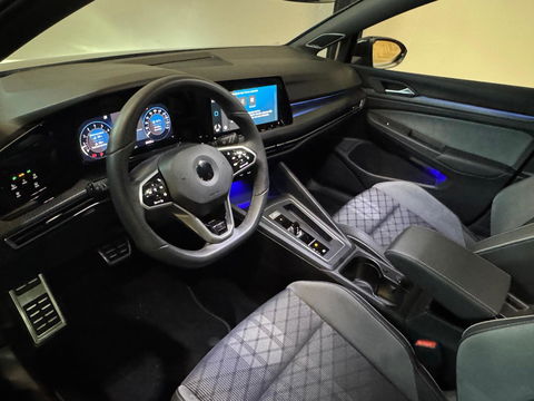 Volkswagen Golf 1.5 eTSI R-Line PANO KEYLESS