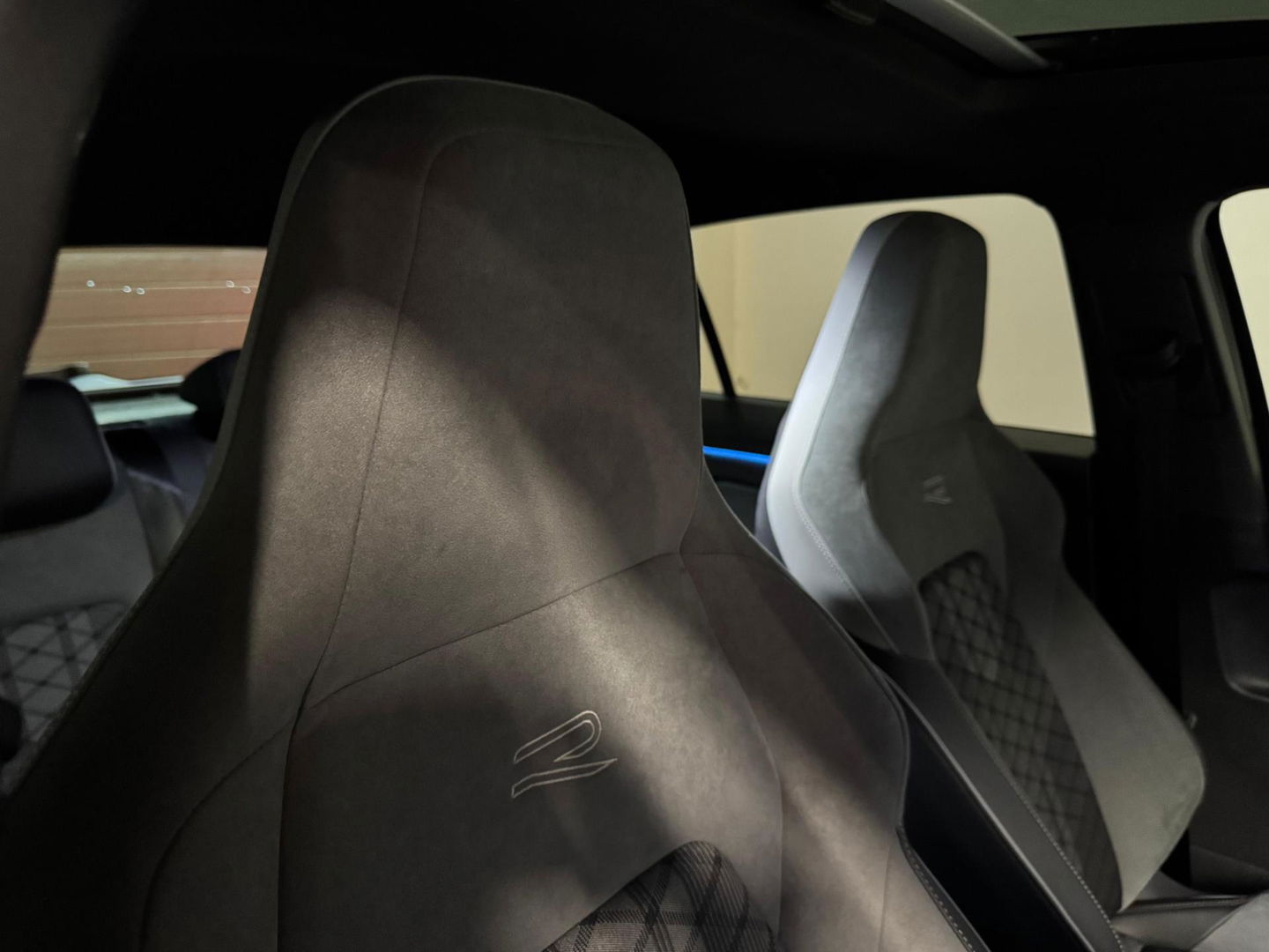 Volkswagen Golf 1.5 eTSI R-Line PANO KEYLESS