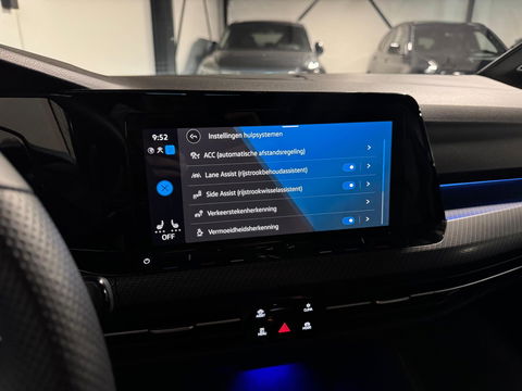 Volkswagen Golf 1.5 eTSI R-Line PANO KEYLESS