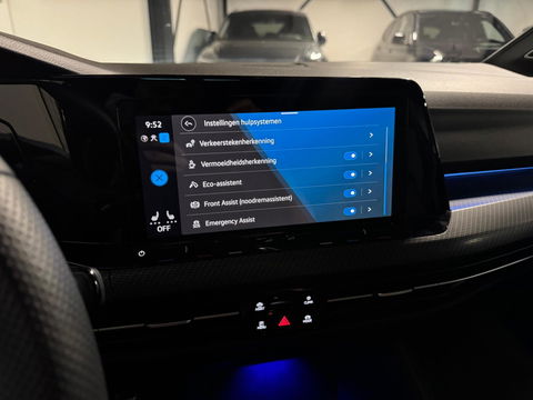 Volkswagen Golf 1.5 eTSI R-Line PANO KEYLESS