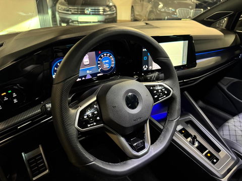 Volkswagen Golf 1.5 eTSI R-Line PANO KEYLESS