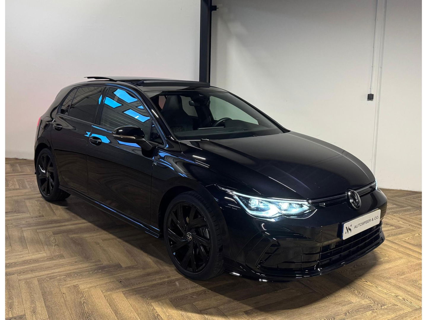 Volkswagen Golf 1.5 eTSI R-Line PANO KEYLESS