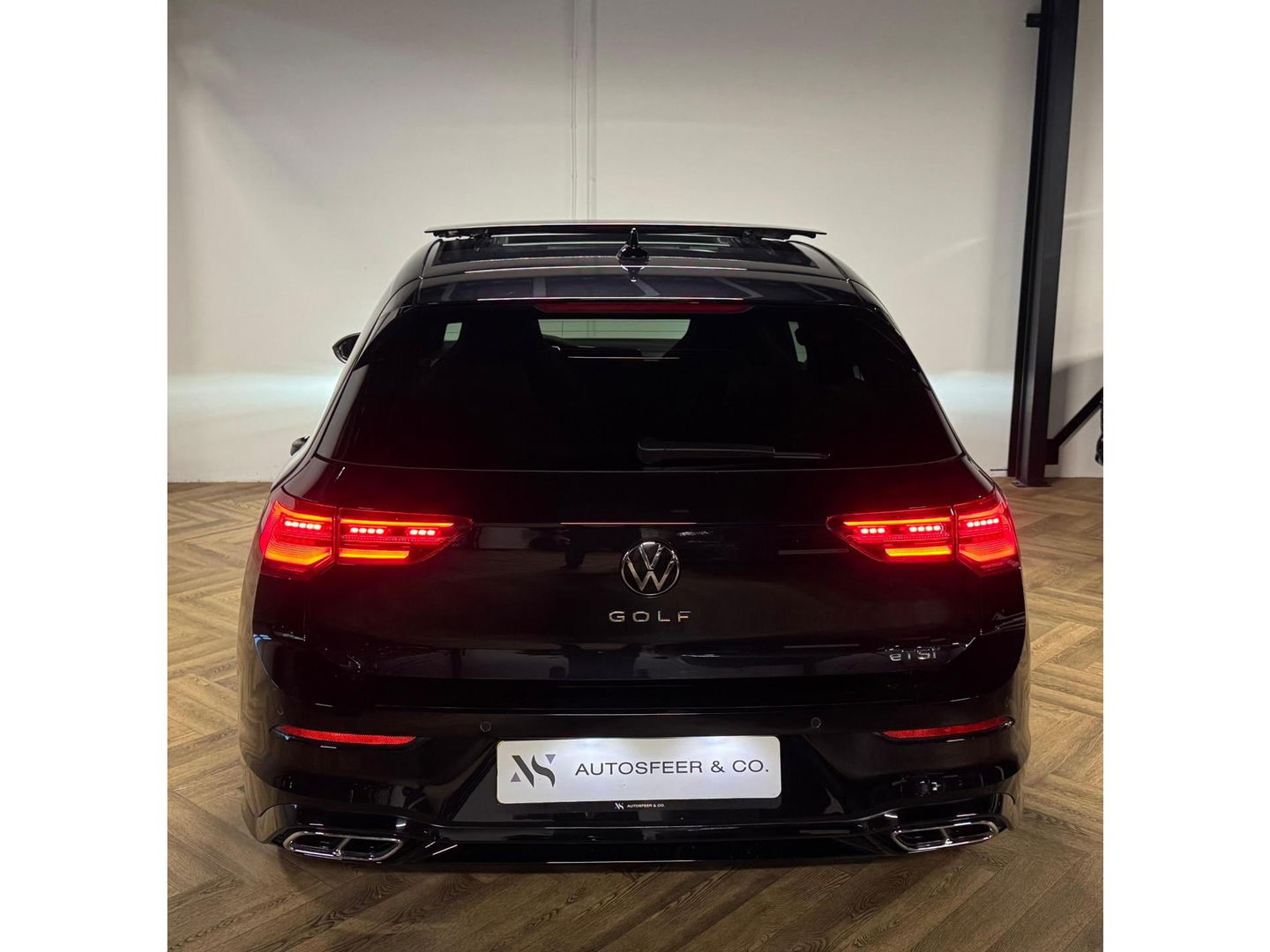 Volkswagen Golf 1.5 eTSI R-Line PANO KEYLESS