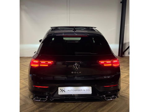 Volkswagen Golf 1.5 eTSI R-Line PANO KEYLESS