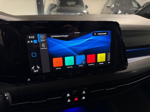 Volkswagen Golf 1.5 eTSI R-Line PANO KEYLESS