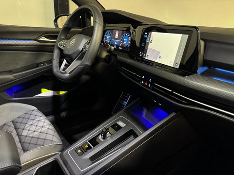 Volkswagen Golf 1.5 eTSI R-Line PANO KEYLESS