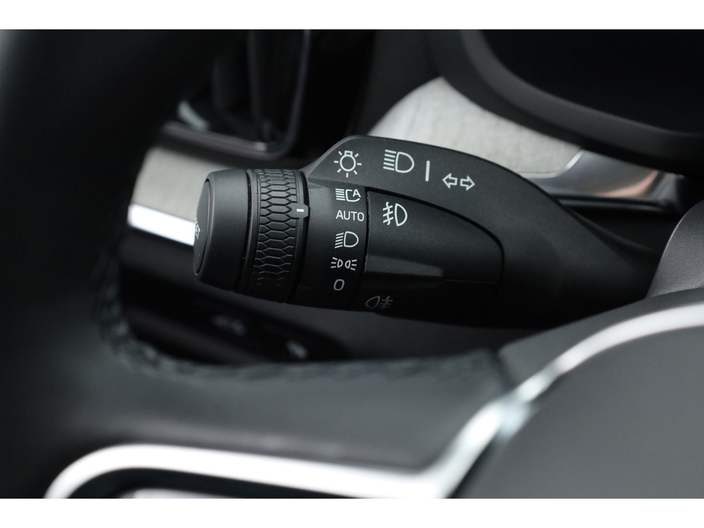 Volvo V60 T6 Recharge Ultra Dark | Pano | HUD | B&W | Stoelventi. | Massage | Memory seats | Elek. Trekhaak | 360cam