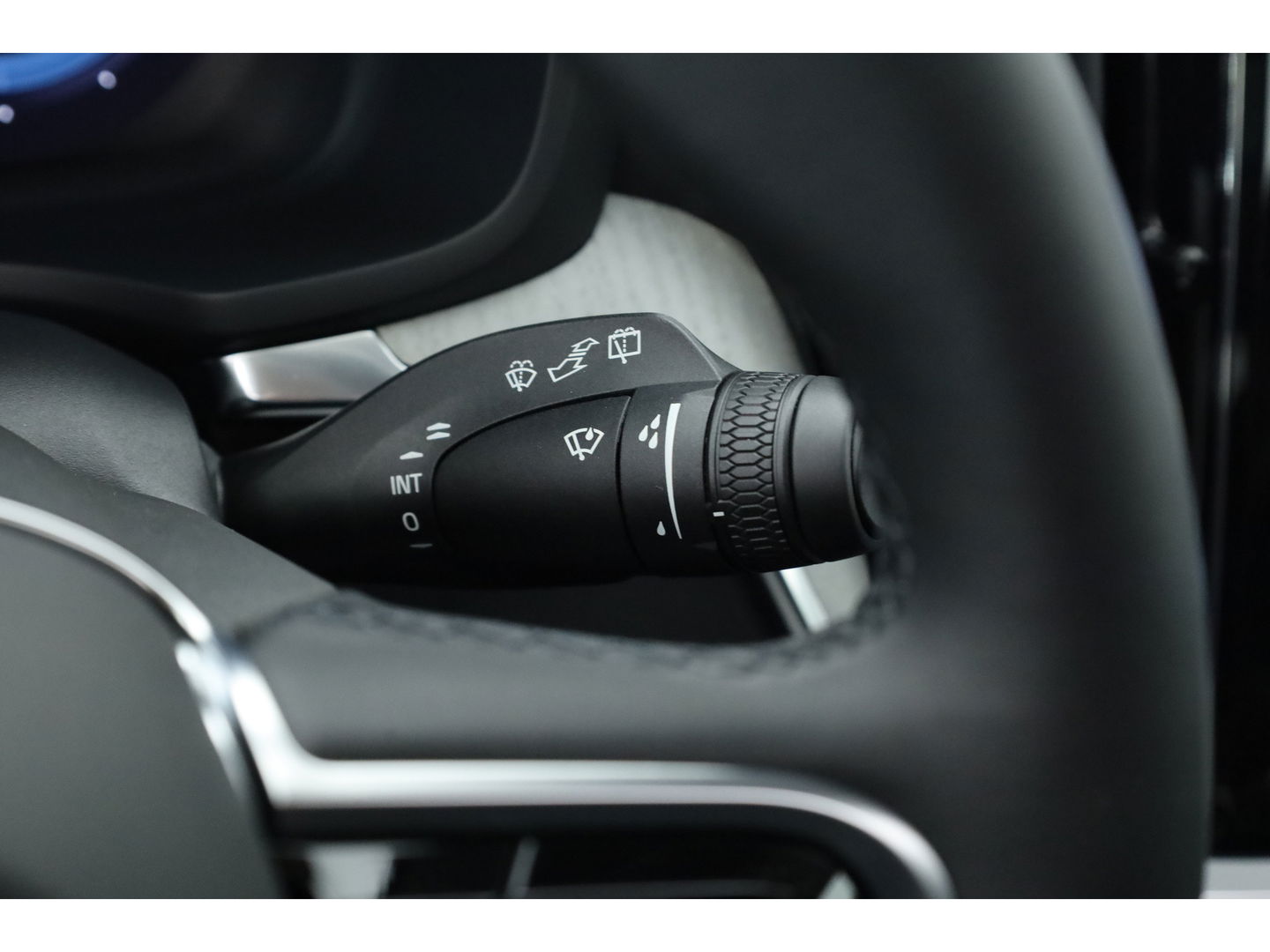 Volvo V60 T6 Recharge Ultra Dark | Pano | HUD | B&W | Stoelventi. | Massage | Memory seats | Elek. Trekhaak | 360cam