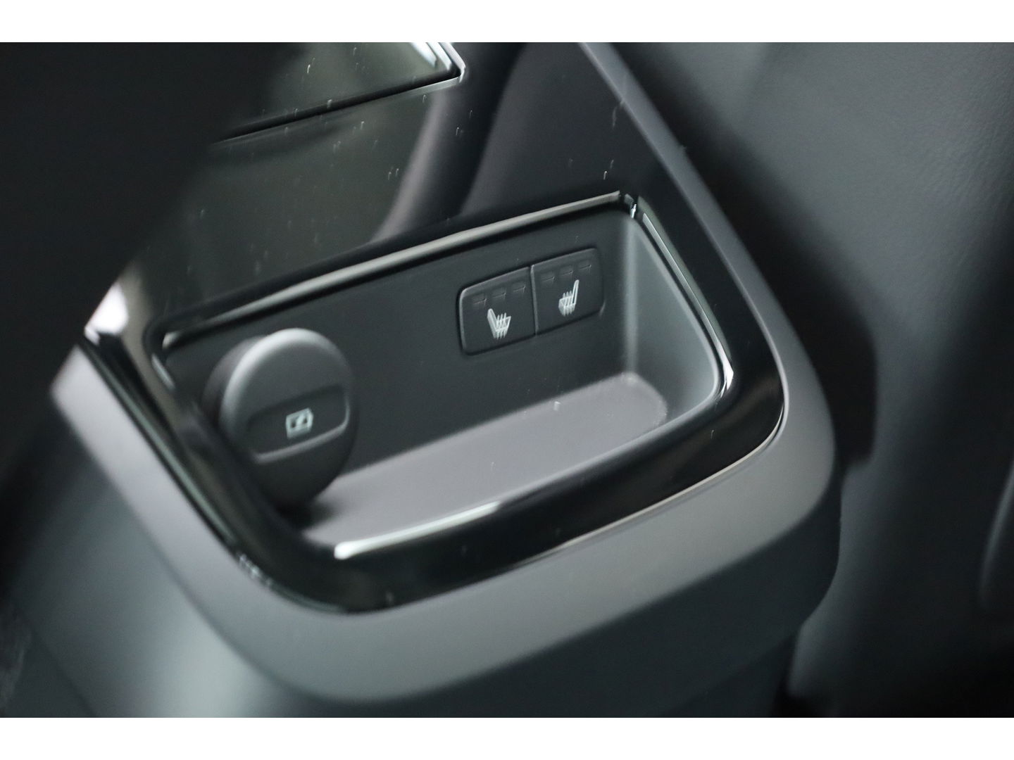 Volvo V60 T6 Recharge Ultra Dark | Pano | HUD | B&W | Stoelventi. | Massage | Memory seats | Elek. Trekhaak | 360cam