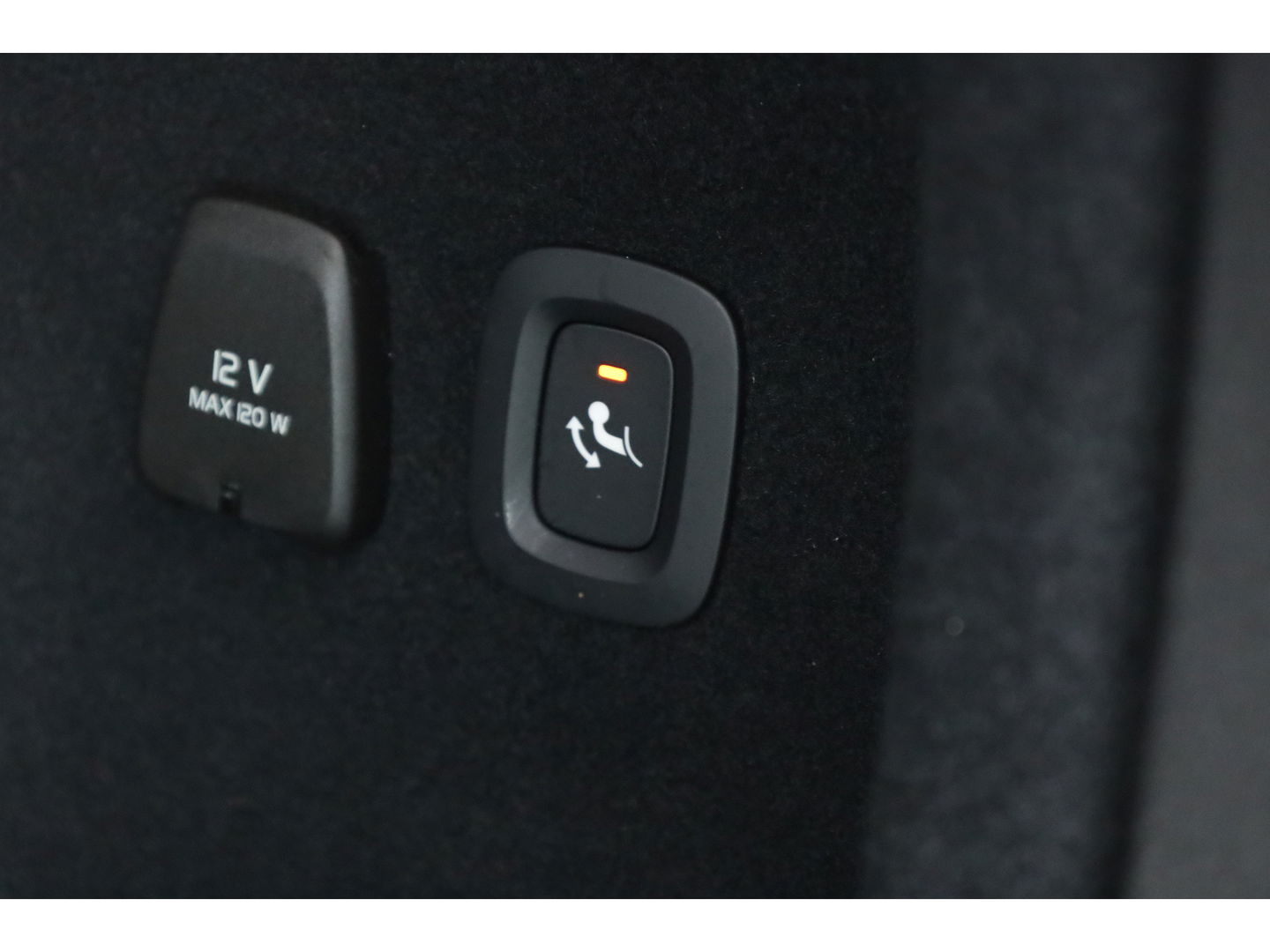 Volvo V60 T6 Recharge Ultra Dark | Pano | HUD | B&W | Stoelventi. | Massage | Memory seats | Elek. Trekhaak | 360cam