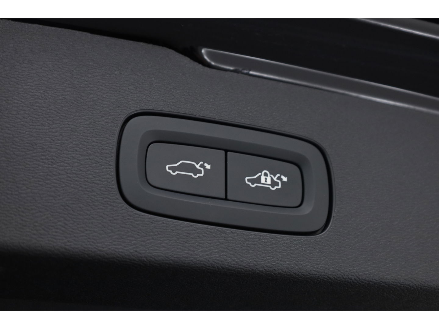 Volvo V60 T6 Recharge Ultra Dark | Pano | HUD | B&W | Stoelventi. | Massage | Memory seats | Elek. Trekhaak | 360cam