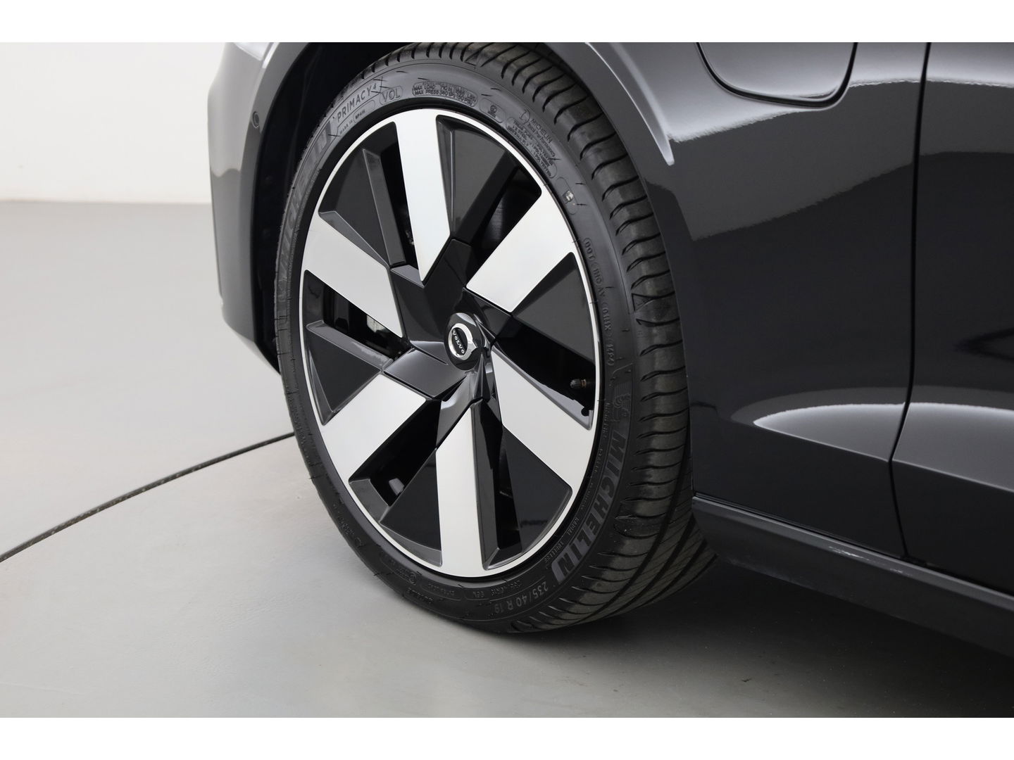 Volvo V60 T6 Recharge Ultra Dark | Pano | HUD | B&W | Stoelventi. | Massage | Memory seats | Elek. Trekhaak | 360cam