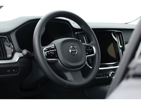 Volvo V60 T6 Recharge Ultra Dark | Pano | HUD | B&W | Stoelventi. | Massage | Memory seats | Elek. Trekhaak | 360cam