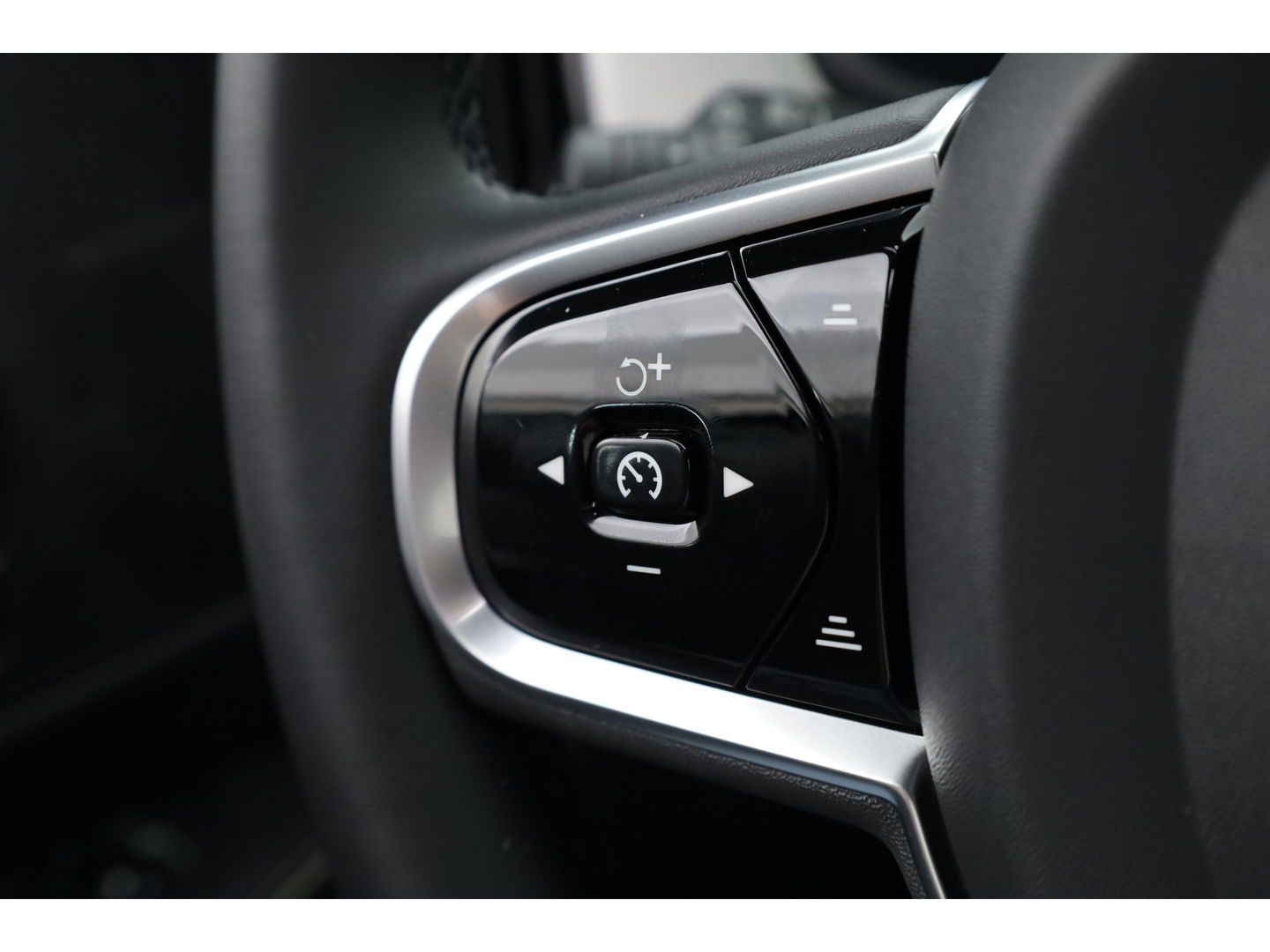 Volvo S90 T8 Recharge Plus Dark | Luchtvering | Schuifdak | Harman Kardon | 360cam | Memory seats | Pilot Assist