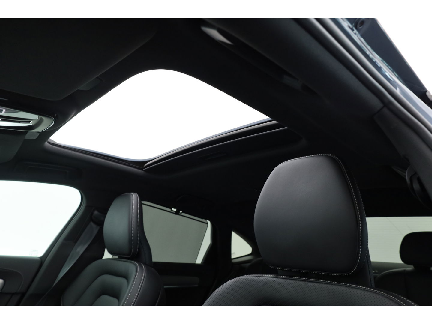 Volvo S90 T8 Recharge Plus Dark | Luchtvering | Schuifdak | Harman Kardon | 360cam | Memory seats | Pilot Assist