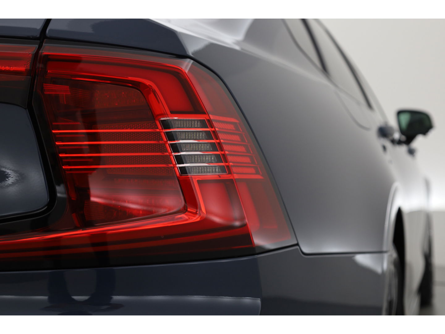 Volvo S90 T8 Recharge Plus Dark | Luchtvering | Schuifdak | Harman Kardon | 360cam | Memory seats | Pilot Assist