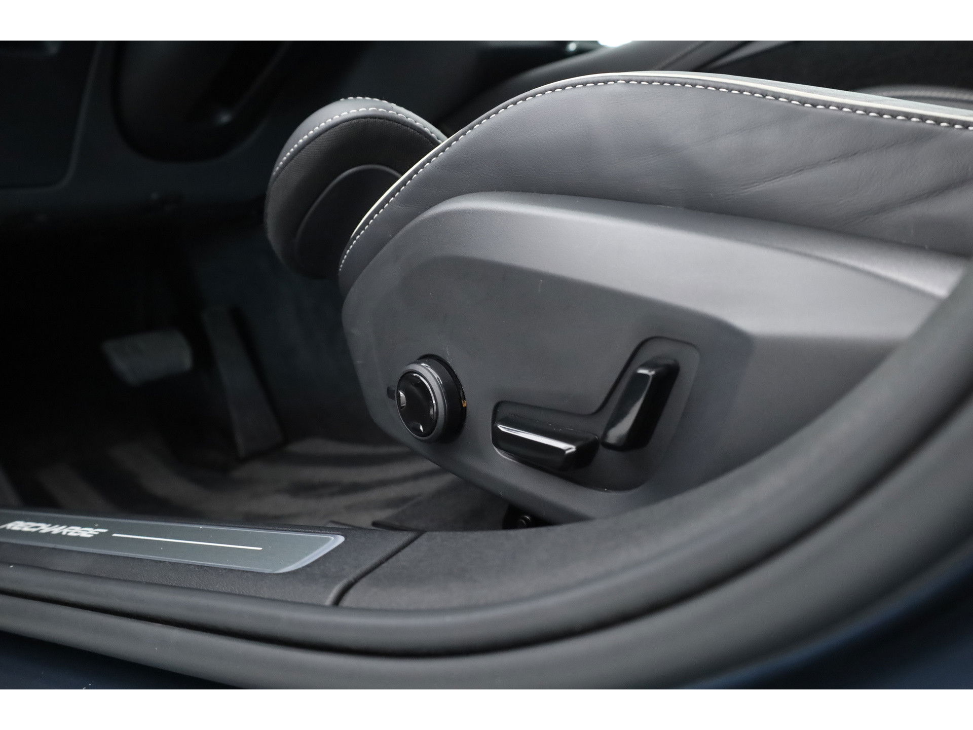 Volvo S90 T8 Recharge Plus Dark | Luchtvering | Schuifdak | Harman Kardon | 360cam | Memory seats | Pilot Assist