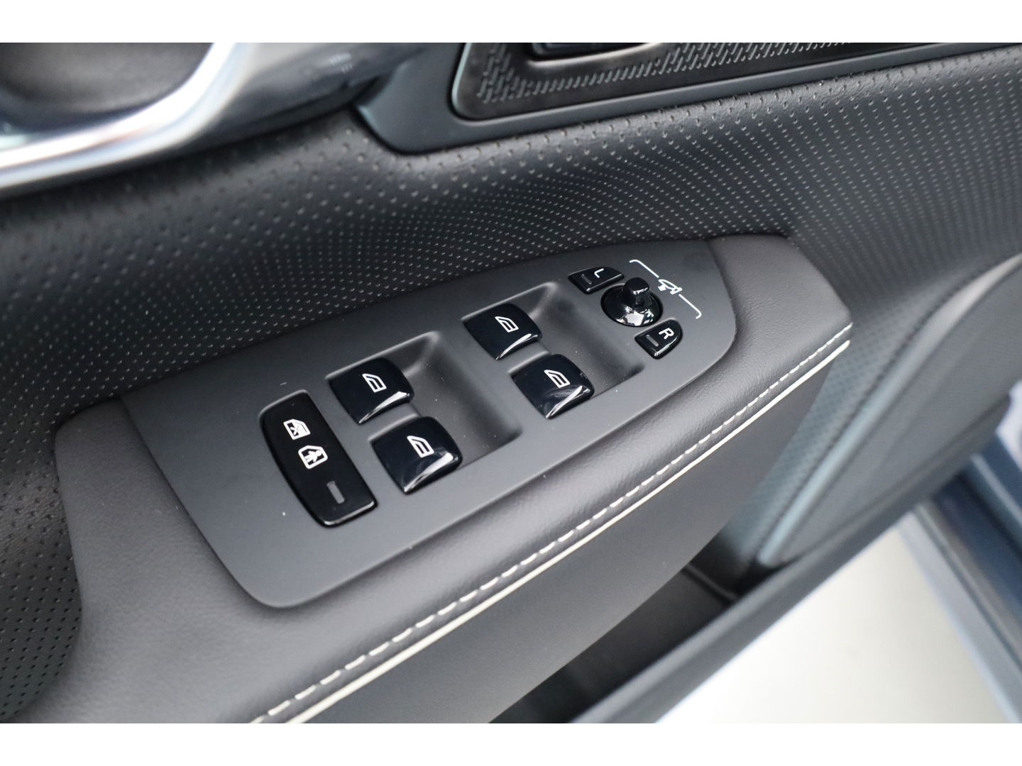 Volvo S90 T8 Recharge Plus Dark | Luchtvering | Schuifdak | Harman Kardon | 360cam | Memory seats | Pilot Assist