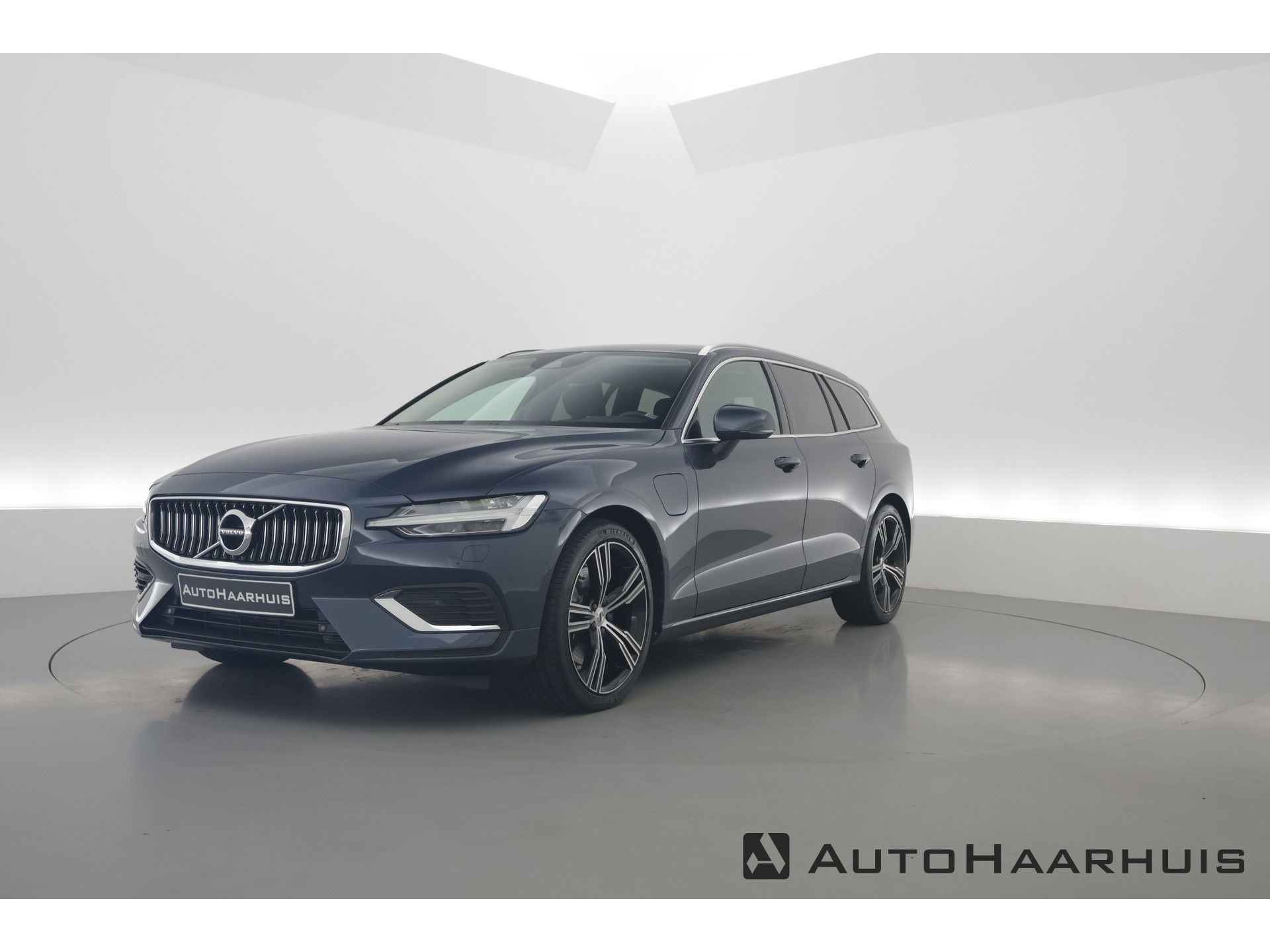Volvo V60 2.0 T6 Recharge AWD Inscription | Long range | Harman Kardon | Elek. Trekhaak | Memory seats | Camera | Pilot Assist