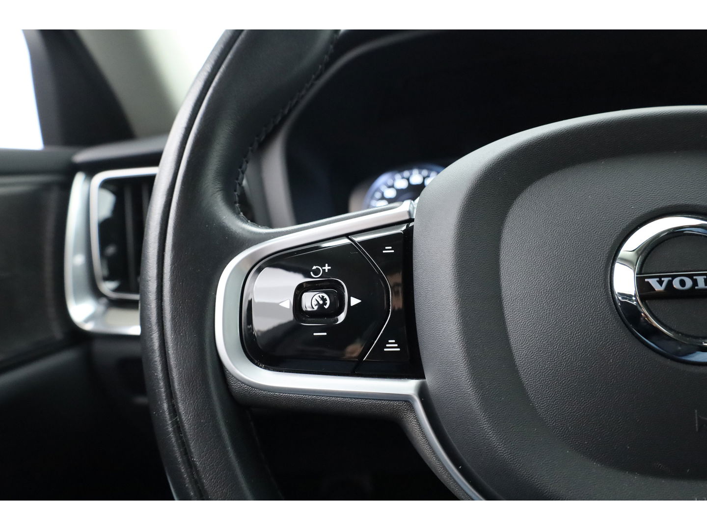 Volvo V60 2.0 T6 Recharge AWD Inscription | Long range | Harman Kardon | Elek. Trekhaak | Memory seats | Camera | Pilot Assist