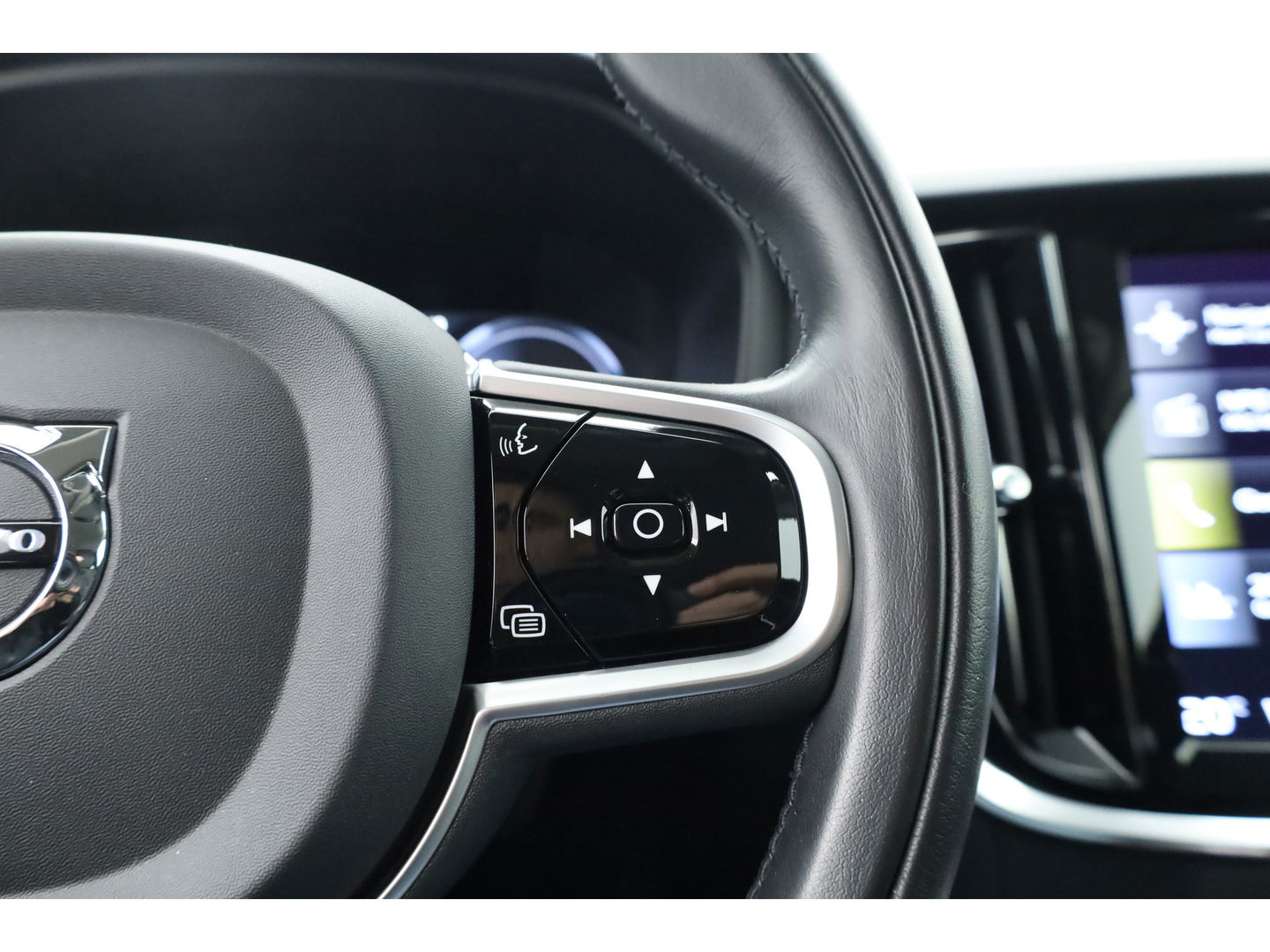 Volvo V60 2.0 T6 Recharge AWD Inscription | Long range | Harman Kardon | Elek. Trekhaak | Memory seats | Camera | Pilot Assist