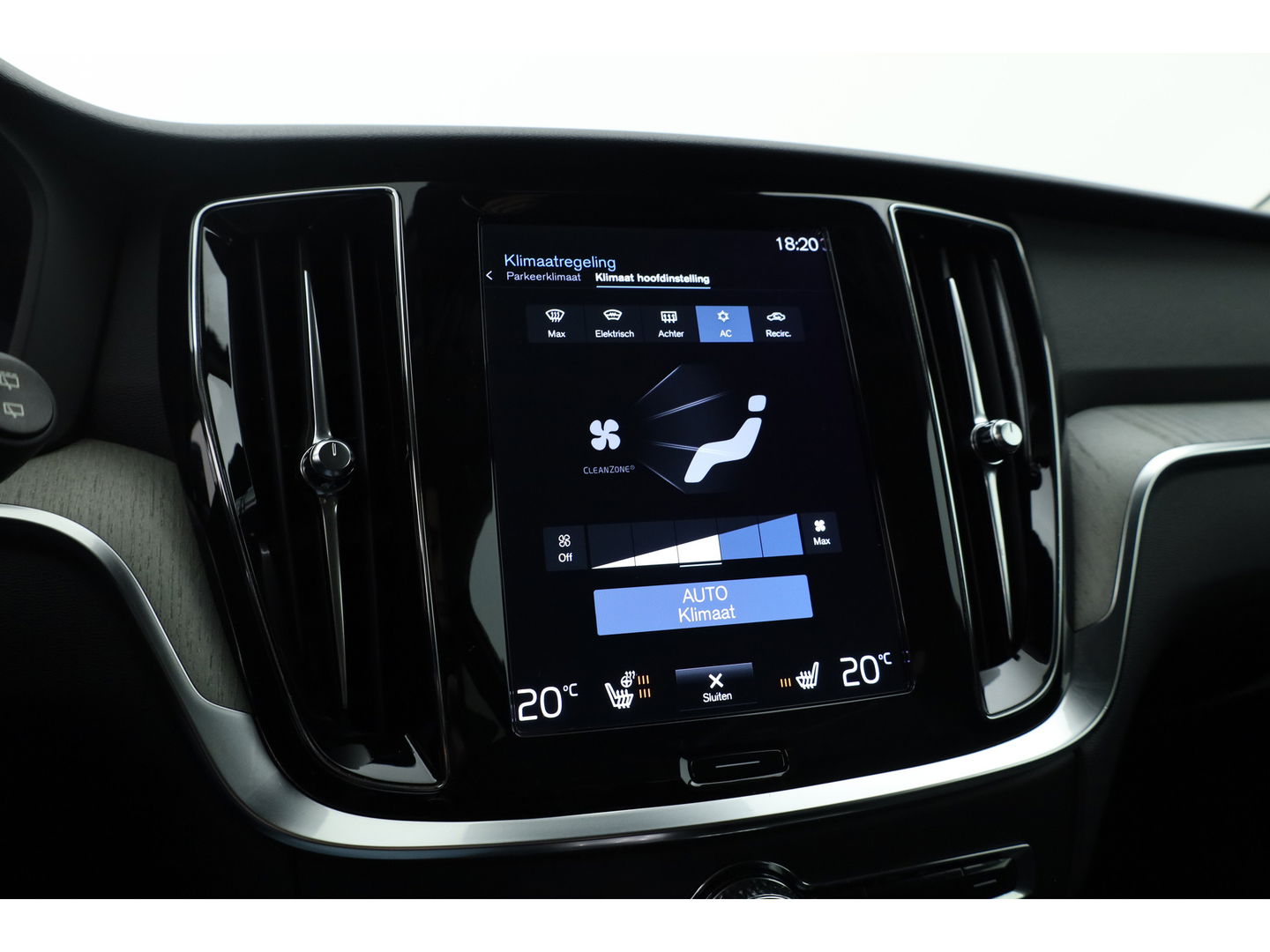 Volvo V60 2.0 T6 Recharge AWD Inscription | Long range | Harman Kardon | Elek. Trekhaak | Memory seats | Camera | Pilot Assist